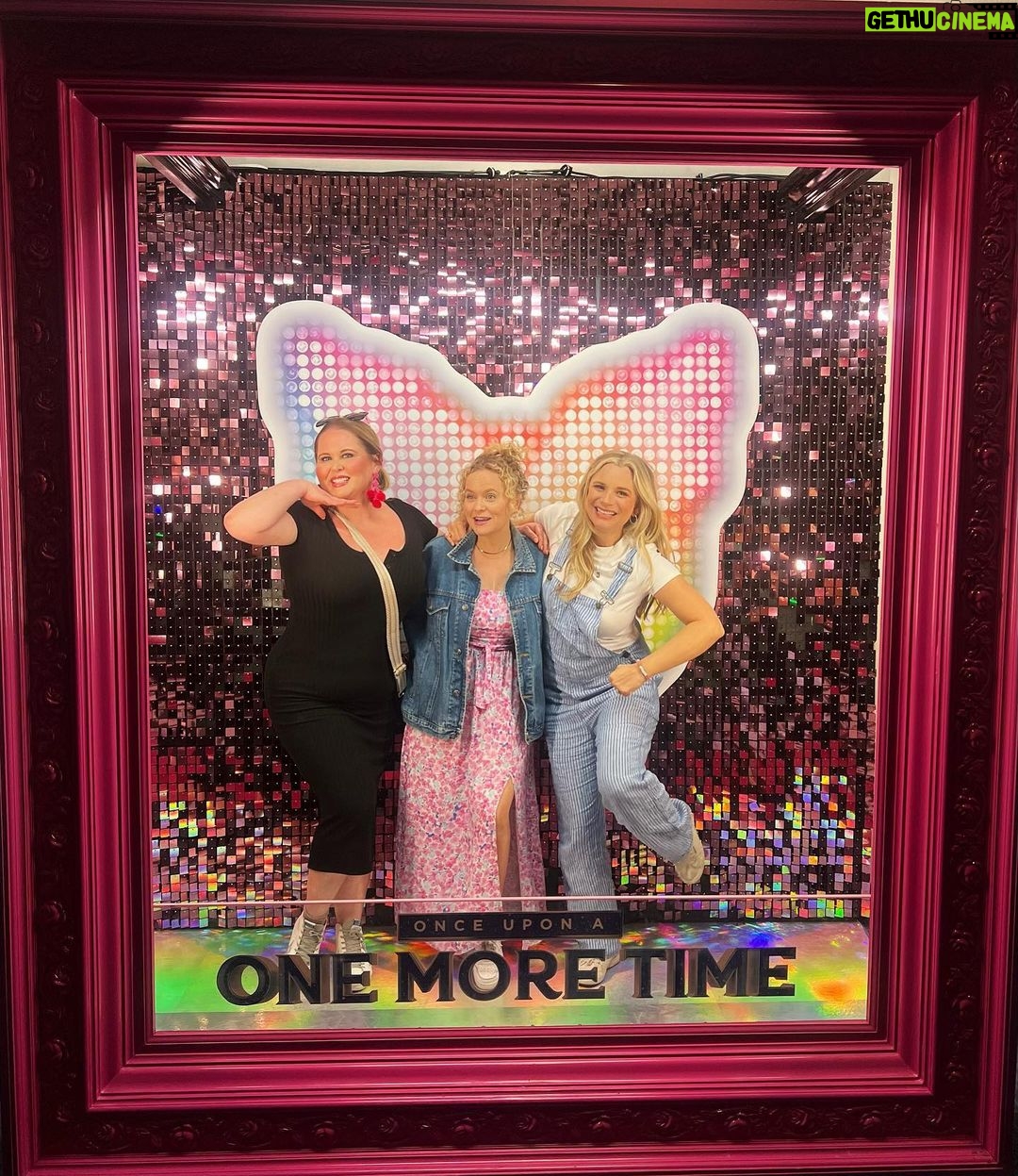 Amanda Jane Cooper Instagram - “Crazy! 🎤 I just can’t…” stop thinking about @tesssoltau and @ryahnixon in @onemoretimebway! *Hilarious* performances by these gorgeous friends. It’s “Lucky” 💁🏼♀️ that once upon a one more time we went to @cmudrama together. Love you ladies! Congratulations to @gifted2sing, @laurenzakrin, @thejennifersimard, @brigaheelan, @rysteele, @justinguarini and the whole cast!! Photos by @traceykdiebold 🪩 Once Upon a One More Time