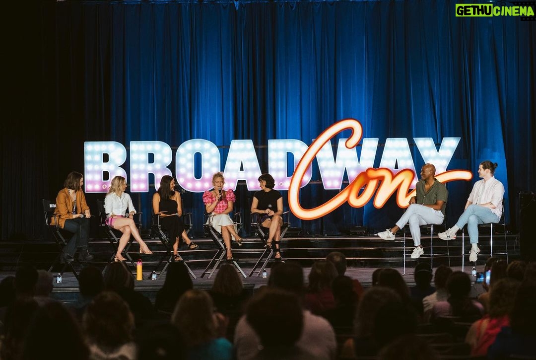Amanda Jane Cooper Instagram - One of the sweetest days of summer: @bwaycon edition! 🍓 Thank you @qubrown and @youvegotkev of @sentmenpod for hosting this splendid panel of wondrous @wicked_musical women. Stay tuned for episode details! @alyssajoyfox @jennydinoia @hayley_podschun @taliasuskauer Photos by @abrunkus BroadwayCon