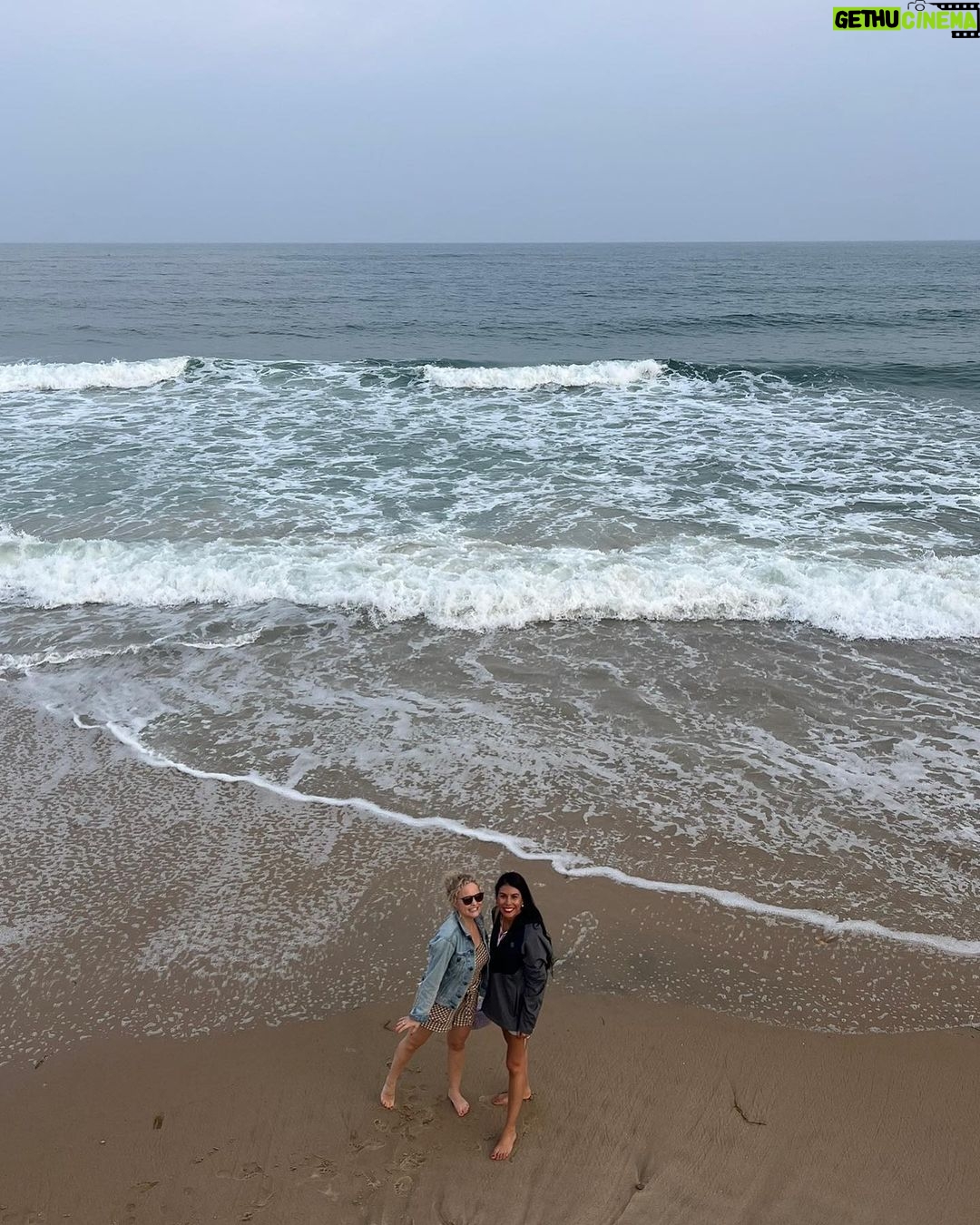 Amanda Jane Cooper Instagram - One of those 10/10 trips! 🍉 Delighted to spend a few days at @montaukyc. Amazing people, food, fire pits, pools, marina views, paddle boarding on the beach & a complimentary boat ride where we saw SO MANY SEALS! 🦭 Grateful for rest, prayer & LOLs. Also the celebration of @ale_siekmeier’s first Independence Day as an U.S. citizen! Many thanks & hoping to see you again soon @montaukyc. 🛥️ Other food favs: @rootedmtk @mavericksmontauk @robertaspizza @mobysny Jewelry by @marrincostellojewelry Montauk Yacht Club