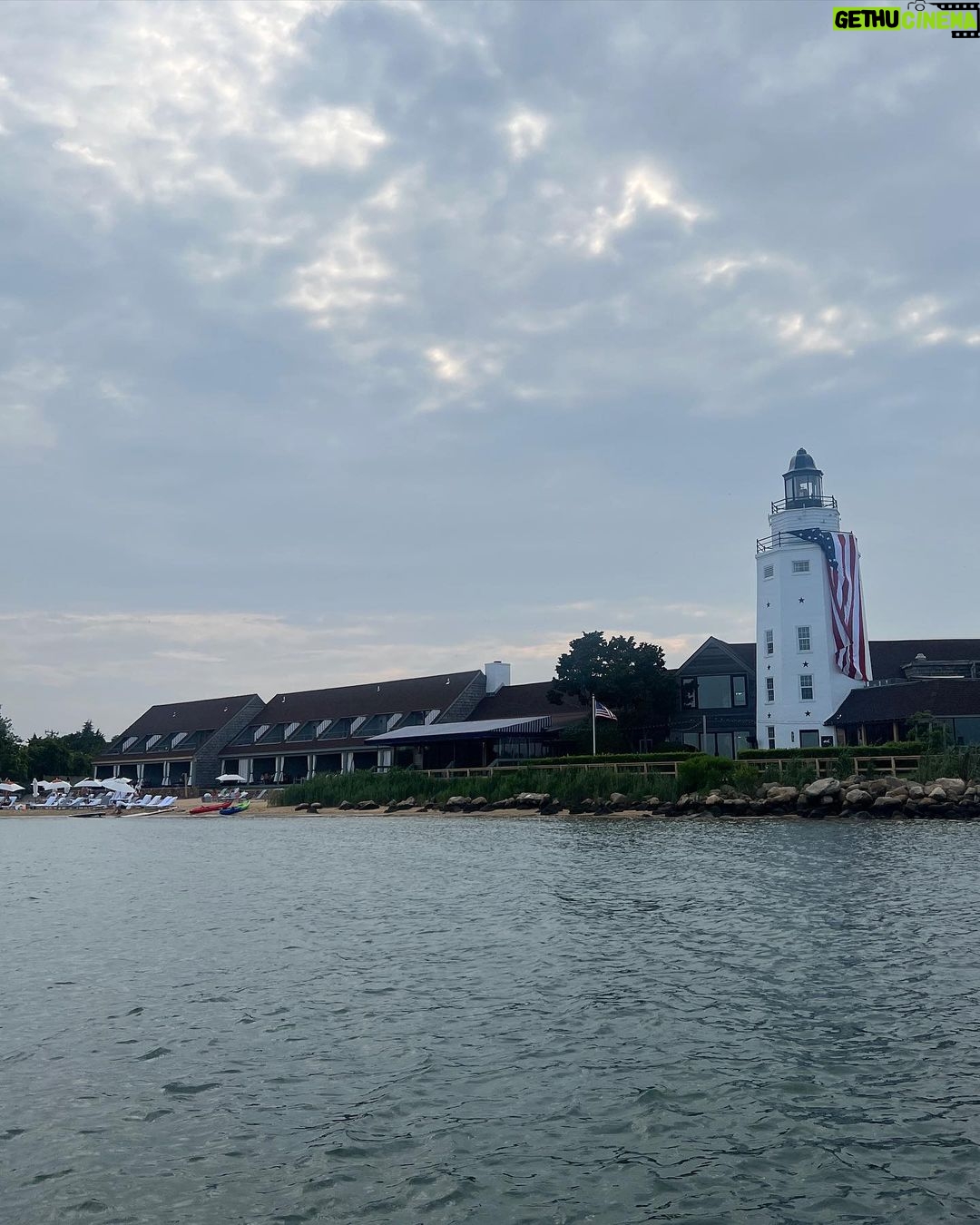 Amanda Jane Cooper Instagram - One of those 10/10 trips! 🍉 Delighted to spend a few days at @montaukyc. Amazing people, food, fire pits, pools, marina views, paddle boarding on the beach & a complimentary boat ride where we saw SO MANY SEALS! 🦭 Grateful for rest, prayer & LOLs. Also the celebration of @ale_siekmeier’s first Independence Day as an U.S. citizen! Many thanks & hoping to see you again soon @montaukyc. 🛥️ Other food favs: @rootedmtk @mavericksmontauk @robertaspizza @mobysny Jewelry by @marrincostellojewelry Montauk Yacht Club