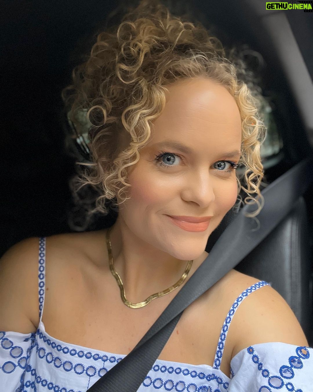 Amanda Jane Cooper Instagram - Last night with my @irish_rep family! A splendid gala featuring performances by Reeve Carney, Michael Cerveris, Kerry Conte, Jonathan Christopher, Melissa Errico, Kathryn Gallagher, Peter Gallagher, Amber Gray, John Keating, The Kennedys Band, Kylie Kuioka, Michael Mellamphy, Ciarán Sheehan, Gary Troy, and more! With my gorgeous date @_kateflanagan…actor, director, writer extraordinaire. ALL MY LOVING: THE LYRICS OF PAUL MCCARTNEY HONORING SIMON LORNE JAY CLAYTON, CHAIR Directed and Arranged by Charlotte Moore Full Orchestra and Chorus Under the Direction of @broadwaybelljb Introductions by Paul Muldoon (@themuldoon) So much love! ☘️🇮🇪 Jewelry by @marrincostellojewelry (Raven Chain) 🧡 First photo by @olivia0reilly (thnx girl) 🧡 The Town Hall