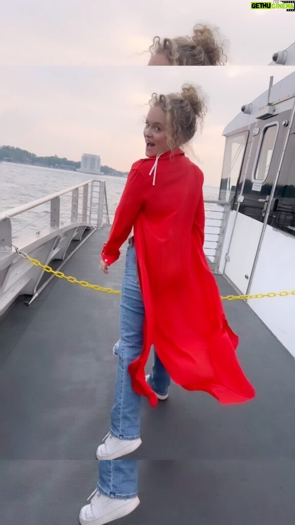 Amanda Jane Cooper Instagram - A ferry good 4th of July! ⛴️🇺🇸 Video by @ale_siekmeier New York, New York