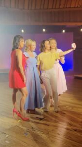 Amanda Jane Cooper Instagram - What happens when 4 Glindas sing “Popular” for #WICKED20? A lot of giggles! 🫧 Visit our link in bio to watch our celebration of 20 years of Popular on Broadway.