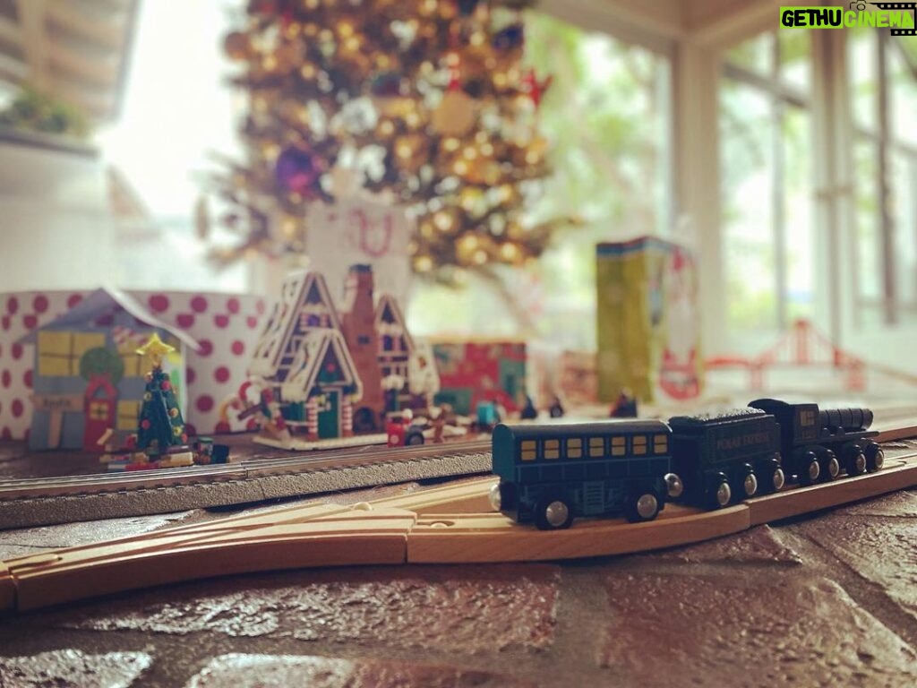 Amanda Righetti Instagram - Merry Christmas 🎄