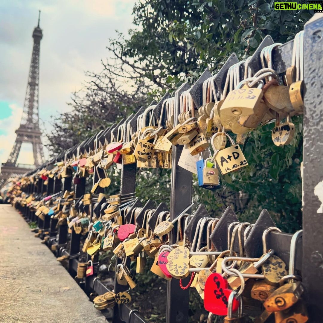 Amanda Righetti Instagram - 🔒❤️ Tour Eiffel