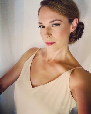 Amanda Righetti Instagram - Showtime! @briskfestival #Amends