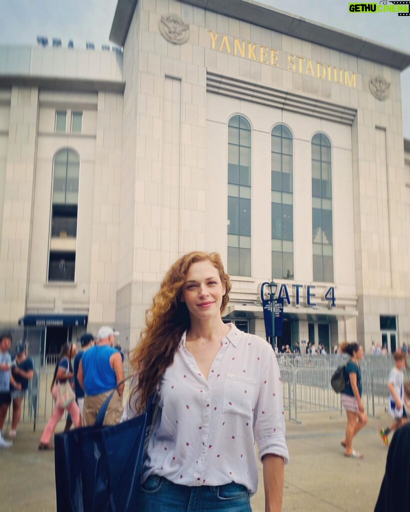 Amanda Righetti Instagram - Red Sox at Yankees ⚾️ #yankeestadium #dtrain #dabronx #sundayfunday Yankee Stadium