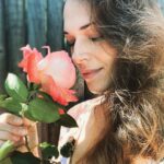 Amanda Righetti Instagram - The garden is in full bloom, and I #cannotgetenough 💐 Happy Easter! 💛