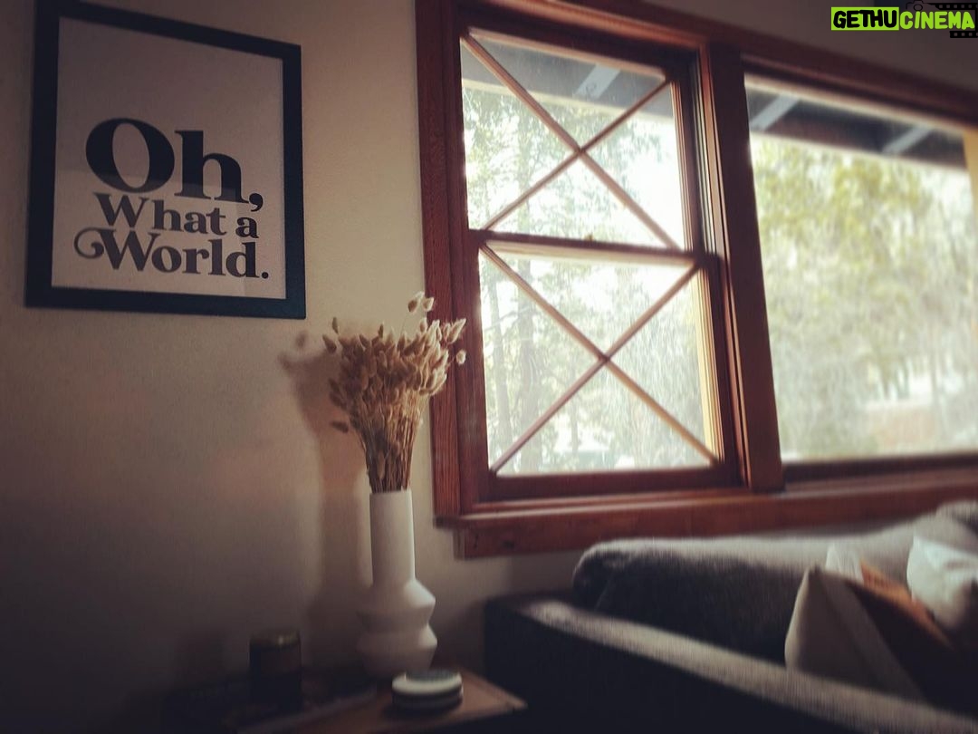 Amanda Righetti Instagram - Oh, what a world.