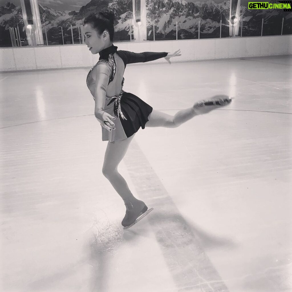 Amanda Zhou Instagram - Are you ready to spin? #spinningout #spinningoutnetflix #iceskating #iceicebaby