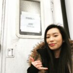Amanda Zhou Instagram - I’m still, I’m still Jenny from the rink🎧 When colleagues get you into the groove like morning coffee #spinningoutnetflix @netflix #zhouxuan @blueicepictures #jenniferlopez #crewlove #nicknames
