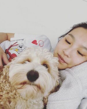 Amanda Zhou Instagram - When you are down, one of the best kind of cuddle buddy.

.
.
.
#thursdaytruth #cuddlebuddy #itsokaytonotbeokay #youarenotalone #dogsforlife