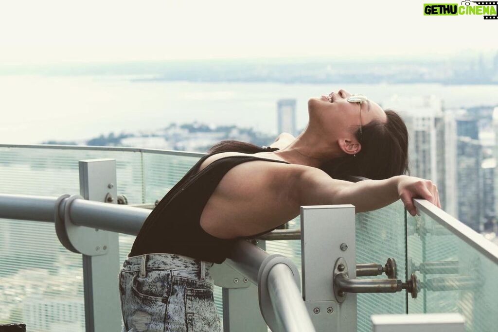 Amanda Zhou Instagram - It’s all perspective baby. 📸 @alxhf . . #positiveenergy #theamandazhou #makedreamsmemories #dreamer #theskyvibess #iloveyouthisbig #thesix #torontocanada #hangon #photography #torontophotography #torontoishome Toronto, Ontario