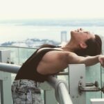Amanda Zhou Instagram - It’s all perspective baby. 📸 @alxhf . . #positiveenergy #theamandazhou #makedreamsmemories #dreamer #theskyvibess #iloveyouthisbig #thesix #torontocanada #hangon #photography #torontophotography #torontoishome Toronto, Ontario