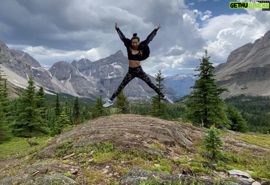 Amanda Zhou Instagram - The sky is the limit. . . . #marvelpass #banffnationalpark #banff #nature #helicopterride #theamandazhou #travelbug #humpdayvibes #humpday Marvel Pass