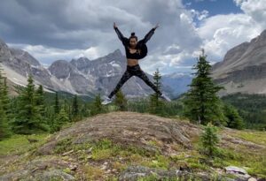 Amanda Zhou Instagram - The sky is the limit.
.
.
.
#marvelpass #banffnationalpark #banff #nature #helicopterride #theamandazhou #travelbug #humpdayvibes #humpday
