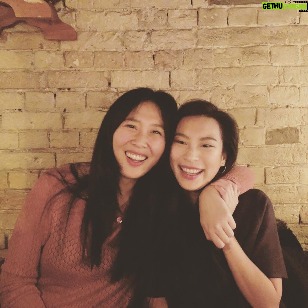 Amanda Zhou Instagram - Happy Canadian Thanksgiving y’all. I wish you all to stay grateful, nostalgic, and savour each memory with loved ones. . . . #thesix #canadianthanksgiving #grateful #familyforever #memories💕 #feedyourbelly #agelikewine #sisters #lovelovelove #idontknowwhyimcrying #canadiangirl #canada #canadiancelebration