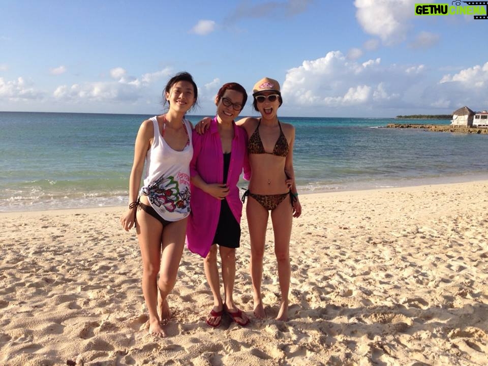 Amanda Zhou Instagram - Happy Family Day! Family is the anchor through life's muddy waters, a steadfast support system that never wavers when storms hit. In the toughest times, we stick together, embracing challenges, and proving that no one abandons ship when the going gets tough. And even though at times, I felt like I was living in a soap opera with us three ladies in the house and as much as we tested each other, we always come out on the other side. What family means to me is never giving up but also poking fun😝. #familyday❤️ #familyday2024 #familyislove #familytravels #family1st