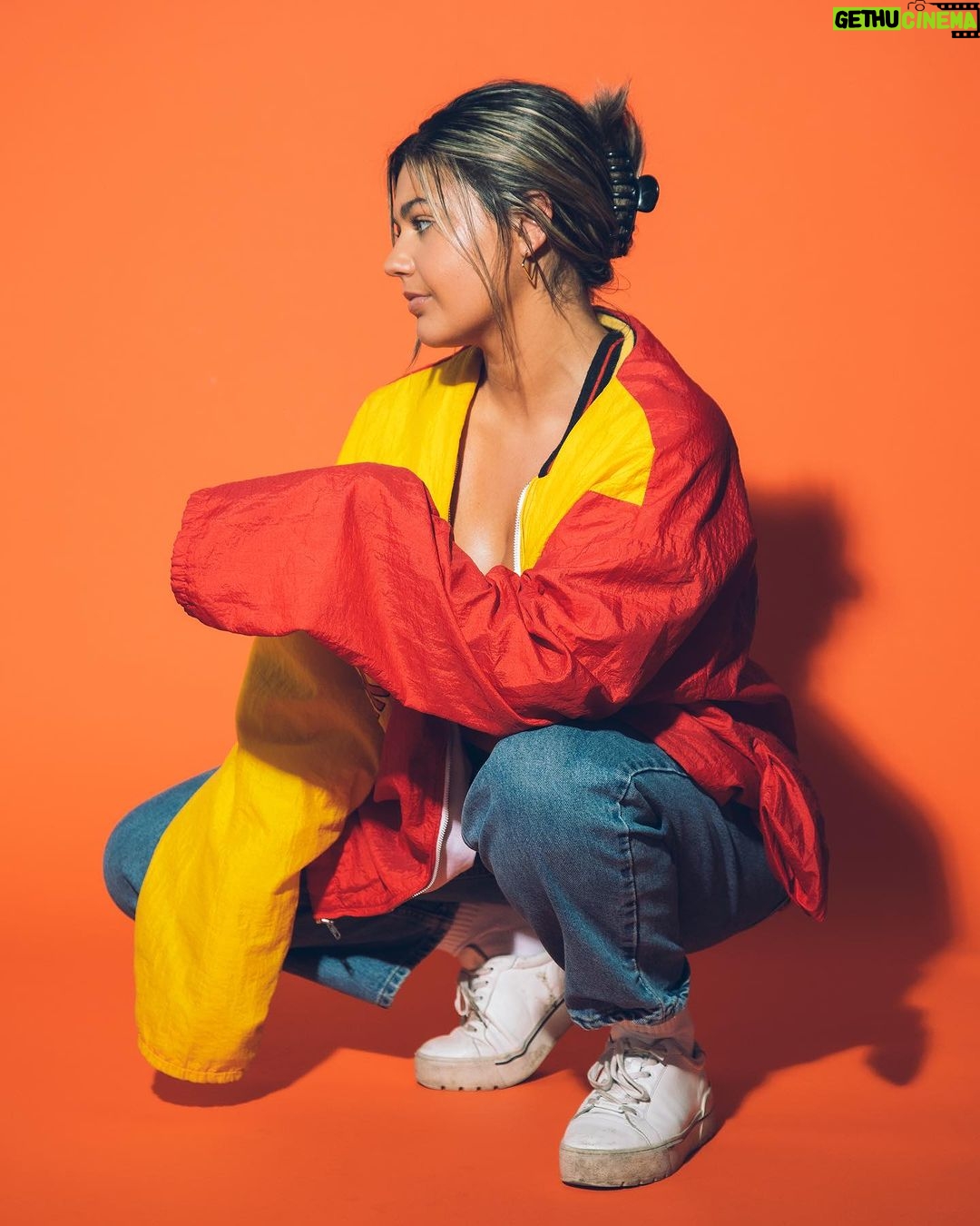 Amber Frank Instagram - What’s your favorite color?🧡