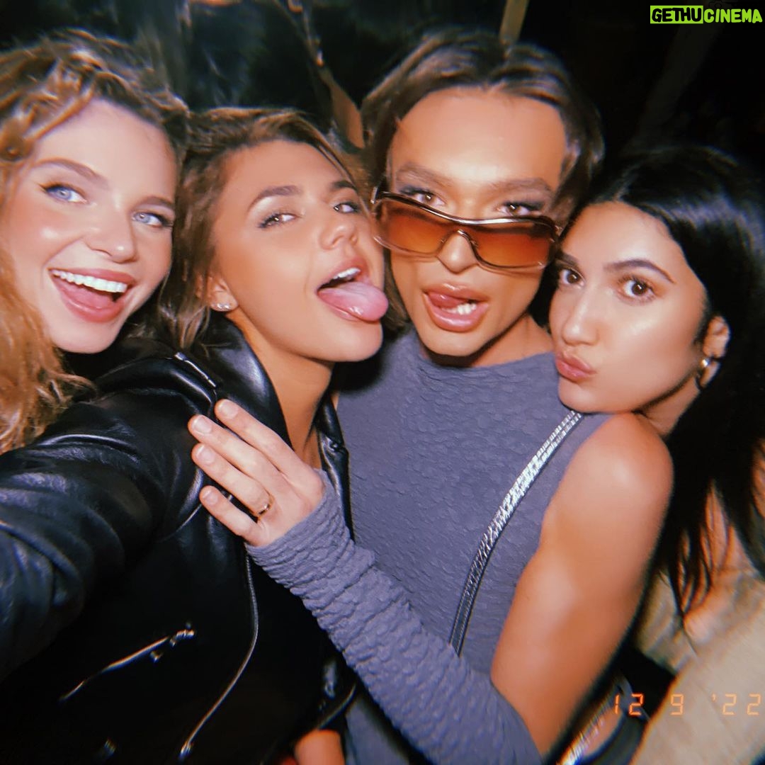 Amber Frank - 4.3K Likes - The past week