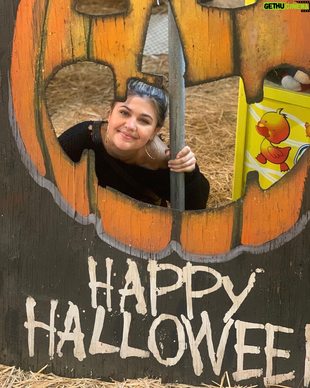 Amber Frank - 3.2K Likes - Happy spooky month π