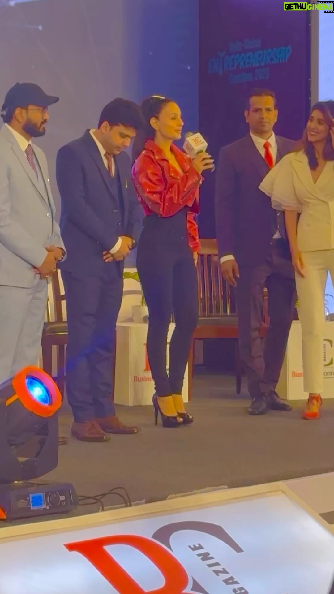 Ameesha Patel Instagram - DELHI…Another well managed event by MR MAHESH and his super team!! 4 best deal for CORPORATE SHOWS,EVENTS,ENDORSEMENTS etc . Kindly WhatsApp MR MAHESH on +91 98330 20363 👍🏻👍🏻✔️