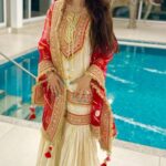 Ameesha Patel Instagram - GUJARAT … Anand u were spectacular crowd !!! When GARBA meets GADAR in GUJARAT style 👍🏻👍🏻👏🏻👋 Outfit @neenaksahi Hair @sonal.9 Hair @rajnivishwkrma