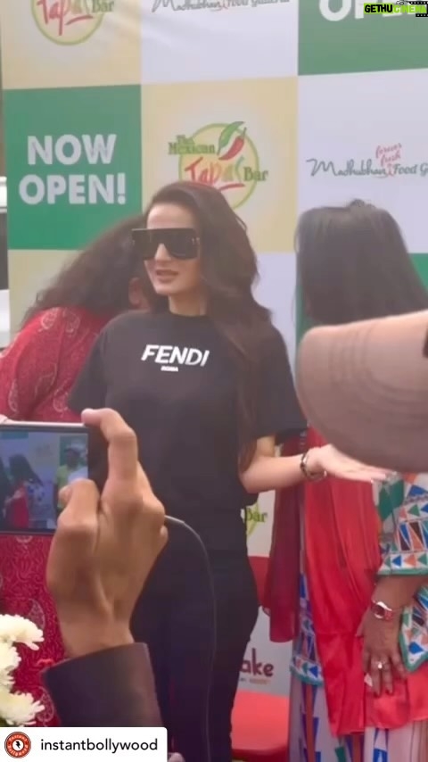 Ameesha Patel Instagram - Posted withregram β’ @instantbollywood Spice Up Your Evening with Stylish Sakinaβs Mexican Food Joint in Baroda. @themexicantapasbar !!! Another grand launch of a new outlet in the heart of BARODA CITY ππ»ππ»ππ»