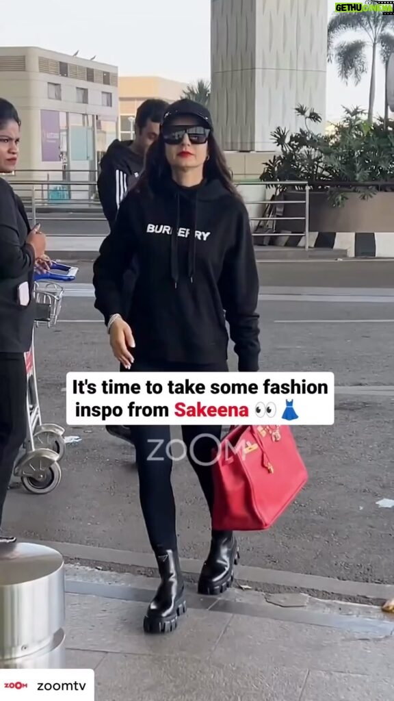 Ameesha Patel Instagram - Posted @withregram • @zoomtv Y’all, check out @ameeshapatel9 serving major airport chic vibes in all 🖤 Time to level up your fashion game with some serious inspo from her👀 . .ENROUTE LONDON 🇬🇧🇬🇧🇬🇧🇬🇧 #zoomtv #zoompapz #ameeshapatel #ameesha #celebritystyle #celebrityfashion #fyp #fashionista