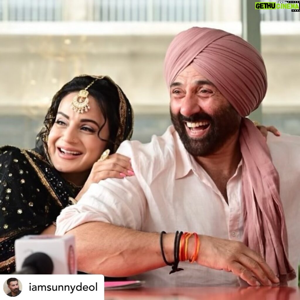Ameesha Patel Instagram - Posted @withregram • @iamsunnydeol “ let’s all stay united “❤️