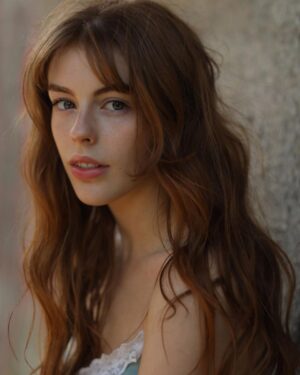 Amelia Gething Instagram - People always ask me what my hair colour is, and to tell you the truth I have null a clue. Some fellows say ginger, some lasses say auburn, some younglings say strawberry blonde, and some oldies say golden. 🍯 I’ve been told my hair be brunette, blonde and red. But I believe to have a mixture of all three on my head. It depends on the lighting and the edit on the photo … but if I had to pick just one, it would have to be red, yo 🤙🏻
-
📸 : @fayethomasphoto