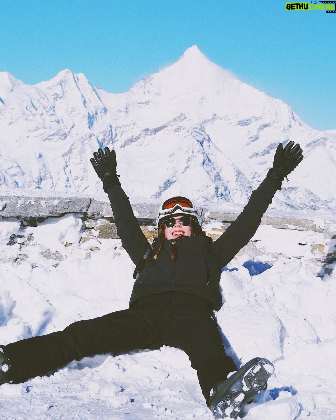 Amelia Gething Instagram - Toblerone irl Matterhorn Glacier Paradise 3883m