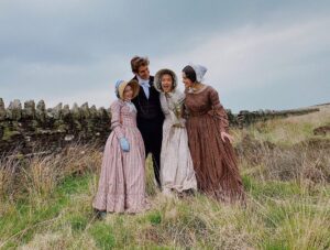 Amelia Gething Instagram - Emily is out now in cinemas in UK and Ireland 🍿🎞

Please enjoy some bts with some of my favourite people 🙏🏻 plenty more to come! #EmilyMovie