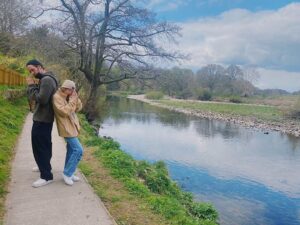 Amelia Gething Instagram - Emily is out now in cinemas in UK and Ireland 🍿🎞

Please enjoy some bts with some of my favourite people 🙏🏻 plenty more to come! #EmilyMovie