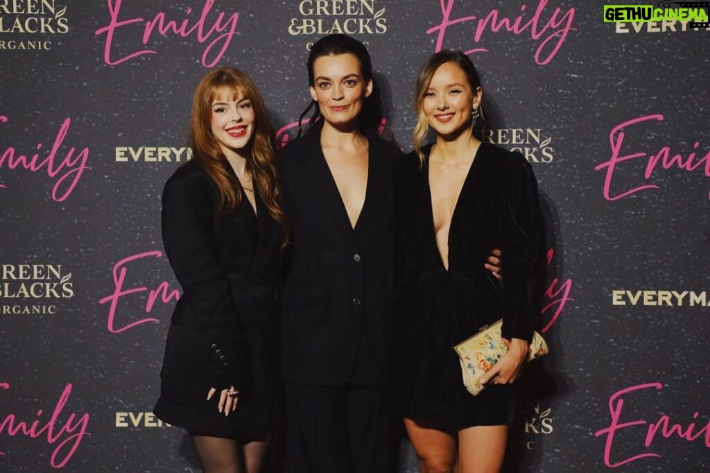 Amelia Gething Instagram - Genuinely so honoured and proud to be part of such an incredible film! And to be standing alongside this amazingly talented and lovely cast & crew is a privilege that I am very grateful for - last night was so fun! Emily is a beautifully powerful film and I cannot wait for you to see it 🖤 💄 : @es_hmua 👗 : @tillywheating @eudonchoi @jimmychoo @tasaki_intl #emilymovie