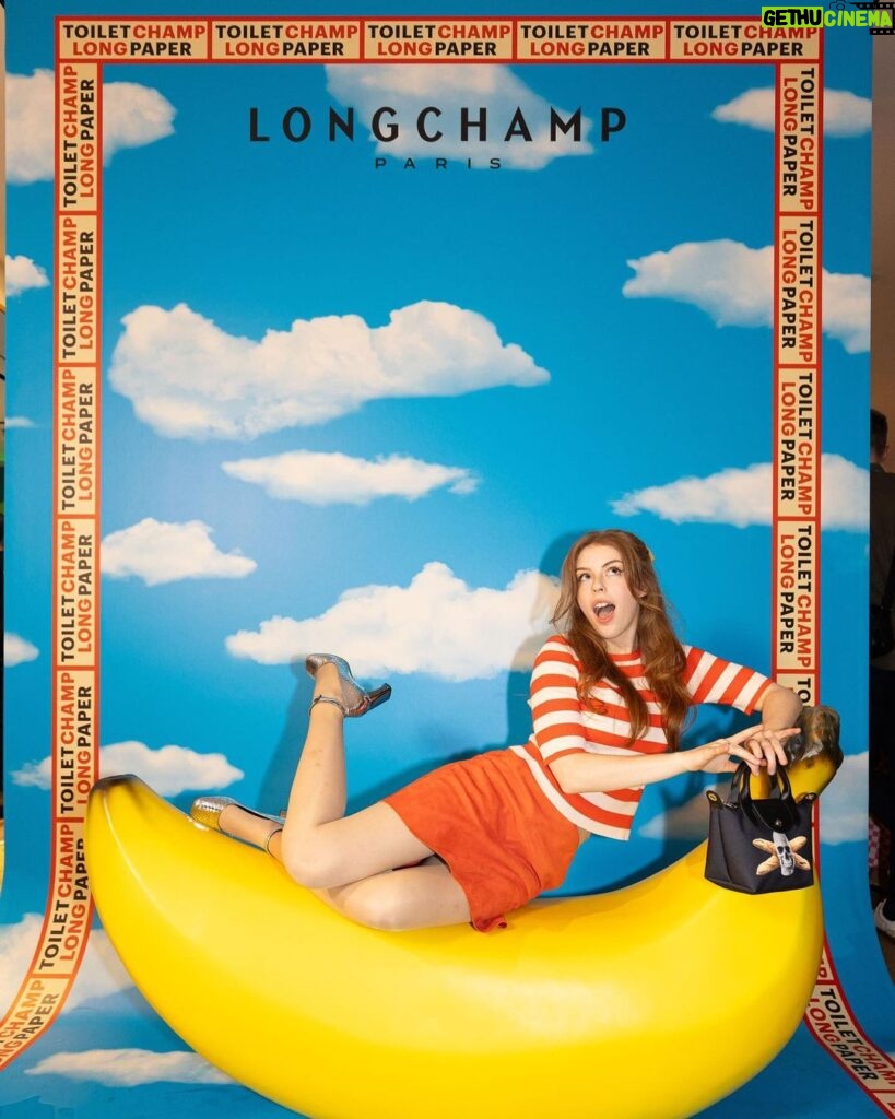 Amelia Gething Instagram - Big nana here. Big nana there. Big nana at @longchamp everywhere. 🍌 They’ve got nanas on bags and bags with baguettes. For it’s a collaboration with @toiletpapermagazineofficial don’t forget! So if you see a nana, remember this post. And remember I said you can use giant bananas as a boat. ⛵️ ☠️ 🥖 💇🏼‍♀️ : @davidmcneilhair @brookshairsalon 📸 : @samuelmchurchill Longchamp