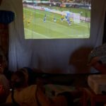 Amie Bramme Sey Instagram - En sommar i fotbollströja, med maneter i händerna och tusen till runt fötterna. Lät Isak vinna över mig på 21an (för husefriden). Enda trista var nog att jag aldrig satte den där bollen men annars - Gotland ILY 💘