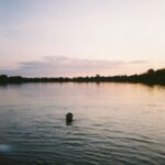 Amie Bramme Sey Instagram - En sommar i fotbollströja, med maneter i händerna och tusen till runt fötterna. Lät Isak vinna över mig på 21an (för husefriden). Enda trista var nog att jag aldrig satte den där bollen men annars - Gotland ILY 💘