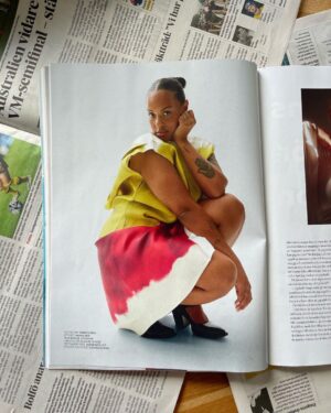 Amie Bramme Sey Instagram - Hello @plazakvinna ❤️ tack Amanda för pratstunden som blev en fin intervju i senaste numret av Plaza. Första gången fotad av Rami Hanna, en ära! Styling, smink och hår av mina favorittjejer, älskar att jobba med er!!!! Magasinet finns i butik nu, bland dom glossiga tidningarna såklart 💕💘 

Styling: @hannamw 
Foto: @ramihanna 
Text: @amandaduverell 
MUA: @byemeliejonsson 
Hår: @elizabethsise 
Naglar: @fridaselkirk 

S/o @ha.na.productions 

❤️