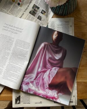 Amie Bramme Sey Instagram - Hello @plazakvinna ❤️ tack Amanda för pratstunden som blev en fin intervju i senaste numret av Plaza. Första gången fotad av Rami Hanna, en ära! Styling, smink och hår av mina favorittjejer, älskar att jobba med er!!!! Magasinet finns i butik nu, bland dom glossiga tidningarna såklart 💕💘 

Styling: @hannamw 
Foto: @ramihanna 
Text: @amandaduverell 
MUA: @byemeliejonsson 
Hår: @elizabethsise 
Naglar: @fridaselkirk 

S/o @ha.na.productions 

❤️