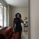 Amie Bramme Sey Instagram – Mmm är helt med på känslan av trötthet när man ser denna klänning överallt på alla basic bitches just nu jag vet jag vet MEN samtidigt – medge att just jag bär upp den På. Ett. Sätt som liksom gjorde det värt att se den en gång till?
