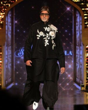 Amitabh Bachchan Instagram - … thank you for all the prayers and wishes for my recovery .. I repair .. hope to be back on the ramp soon 🙏🏻🌹