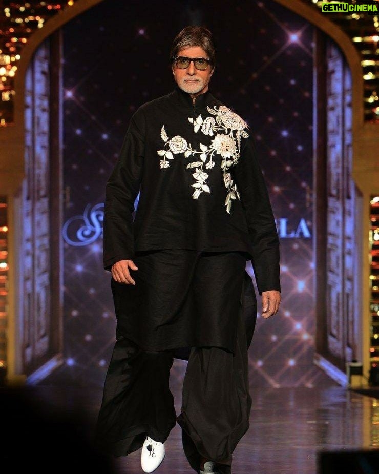 Amitabh Bachchan Instagram - … thank you for all the prayers and wishes for my recovery .. I repair .. hope to be back on the ramp soon 🙏🏻🌹