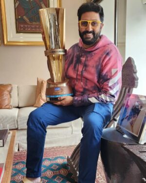 Amitabh Bachchan Instagram - YEEEAAAAHHHHHHH .. Abhishek ! my pride 
FilmFare Best Actor - 'DASVI' .. 
Jaipur Pink Panthers , which you own, wins Championship League in Kabaddi .. 
And .. now 
JPP wins the Virat Kohli Foundation Sports Honours trophy versus other league teams of Football and Cricket !
👏💪
2022-2023
WHTCTW !!!
💪 💪 💪