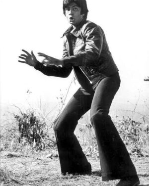Amitabh Bachchan Instagram - 43 years of 2+2 = 5 ; Do aur Do Panch .. what fun this film was .. bell bottoms and all !!! …. Err the bell bottoms were very inviting those days .. went to see a film in a theatre, and a rat climbed into my pants .. thanks to the bell bottom 🤣🤣🤣