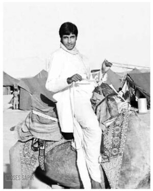 Amitabh Bachchan Instagram - When I came to join films in 1969 all of them used to call me ‘ऊँट’ (unnt) ! .. so I thought I would justify that and mounted one 🤣🤣
This is from my 2nd film ‘Reshma aur Shera’ .. location Pochina , miles into the desert beyond Jaisalmer .. 
Now fortunately they don’t call me that … the titled epithet has been usurped by several others .. 🤣