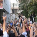 Amitabh Bachchan Instagram – … this love .. every Sunday from the year 1982 .. !! my folded hands and bended knees !! 🙏🏻🙏🏻🙏🏻 ये प्यार , हर इतवार .. आभार आभार आभार .. परम आभार 🙏🏻🙏🏻🙏🏻❤️❤️