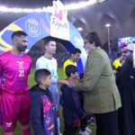 Amitabh Bachchan Instagram – “An evening in Riyadh .. ” what an evening .. 
Cristiano Ronaldo, Lionel Messi, Mbape, Neymar all playing together .. and yours truly invited guest to inaugurate the game .. PSG vs Riyadh Seasons .. 
Incredible !!!

#football #Ronaldo #Messi #AlNassr #SaudiArabia @thebushramahdi @rredfilms #Turkialalshikh