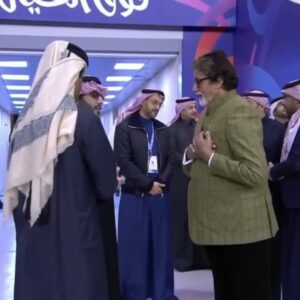 Amitabh Bachchan Instagram - "An evening in Riyadh .. " what an evening .. 
Cristiano Ronaldo, Lionel Messi, Mbape, Neymar all playing together .. and yours truly invited guest to inaugurate the game .. PSG vs Riyadh Seasons .. 
Incredible !!!

#football #Ronaldo #Messi #AlNassr #SaudiArabia @thebushramahdi @rredfilms #Turkialalshikh