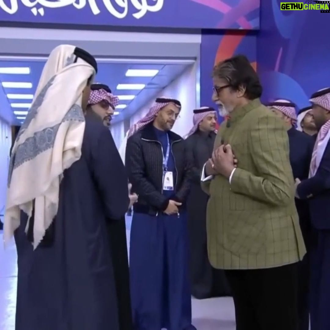 Amitabh Bachchan - 1.9 Million Likes - "An evening in Riyadh .. " what an evening ..
Cristiano Ronaldo, Lionel Messi, Mbape, Neymar all playing together .. and yours truly invited guest to inaugurate the game .. PSG vs Riyadh Seasons ..
Incredible !!!
#football #Ronaldo #Messi #AlNassr #SaudiArabia @thebushramahdi @rredfilms #Turkialalshikh